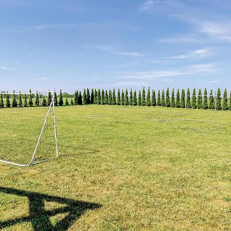 Dom wakacyjny In With Wifi Mścice